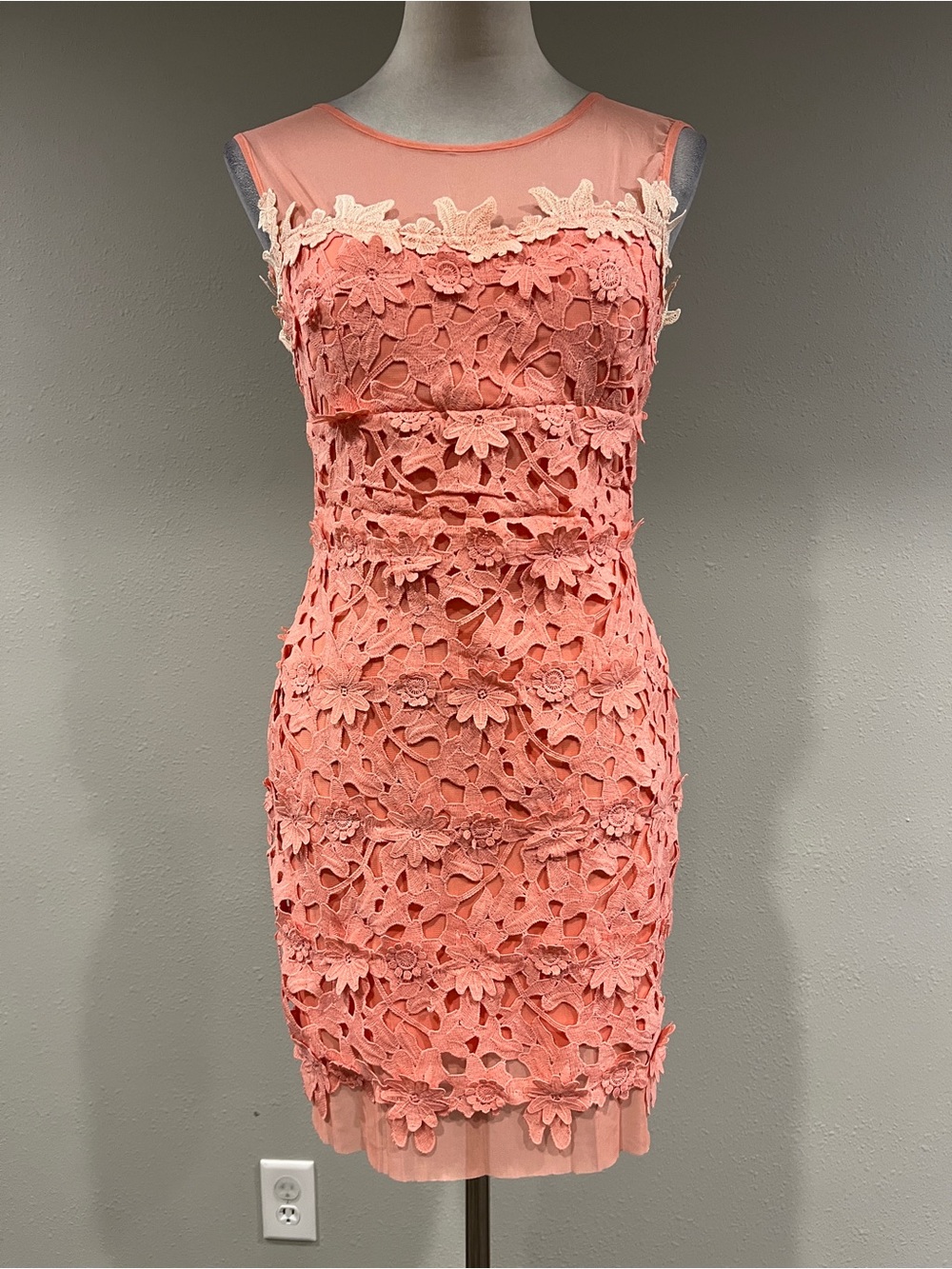 Soieblu Floral Lace Sheath Dress in Coral Pink size small